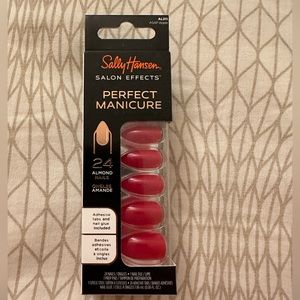 NWT Sally Hansen Press On Nails, RED ALMOND